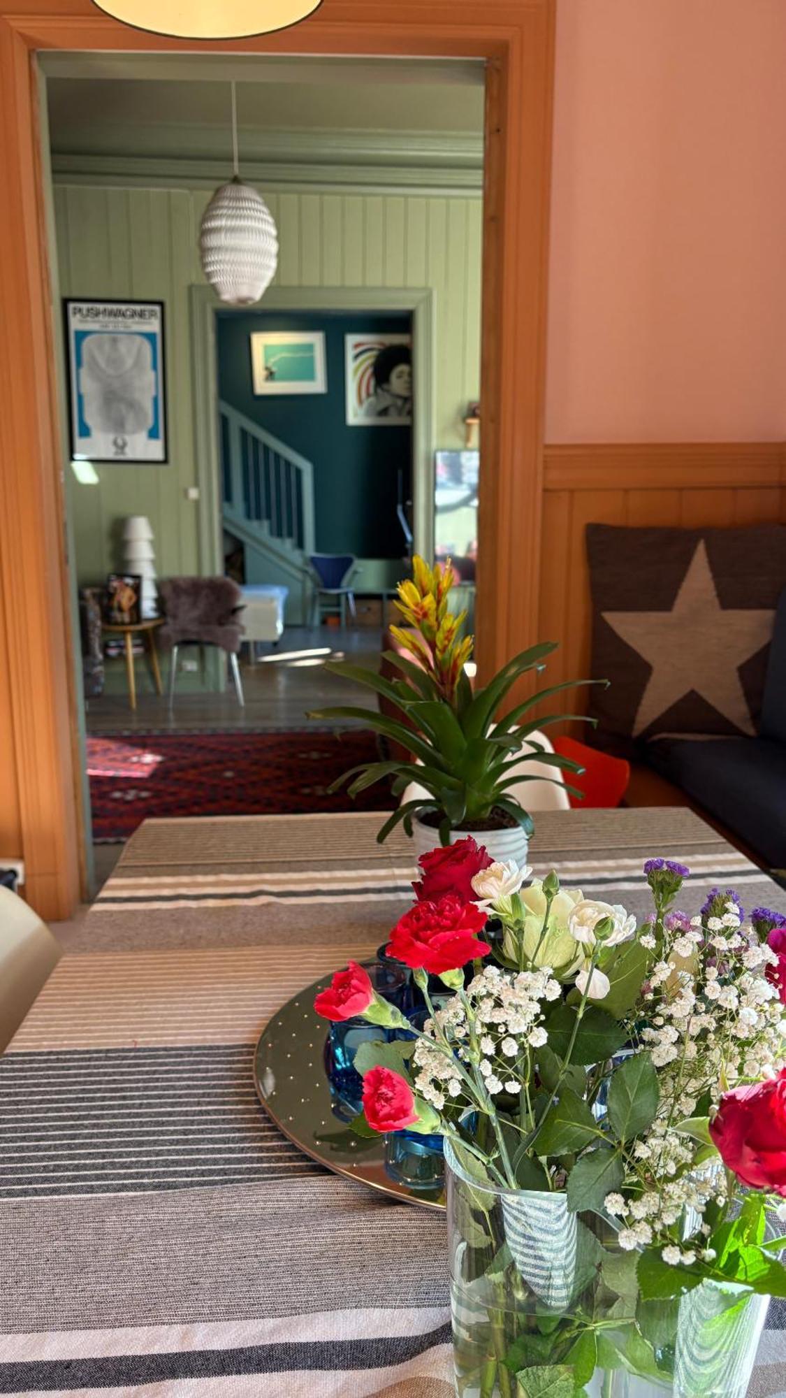 Elegant & Quiet In Historic House - Prime Location In West